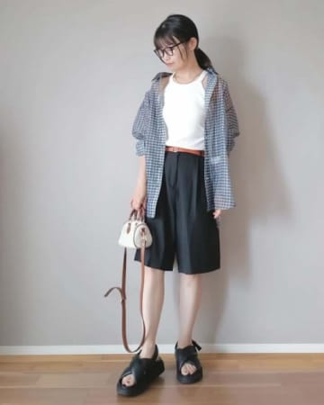 流行りのバミューダパンツとは？ 画像でわかるアパレル用語プチ解説【ハーフパンツとの違いも】