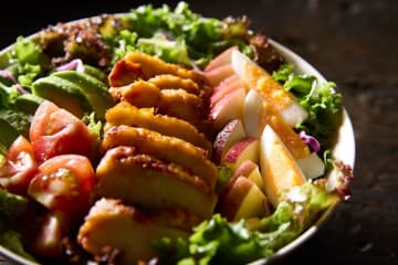 サラダ1杯で大満足！新ブランド「海と山キッチン」10月梅田にオープン