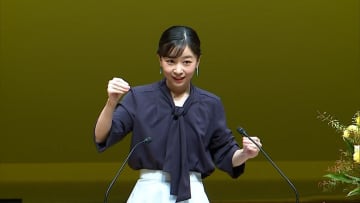 佳子さま“手話甲子園”に出席　優勝した高校生らと手話で交流