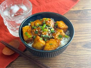 コスパ最強☆節約中でも大満足の「厚揚げ丼」レシピ