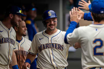 マリナーズ、今季最長9連勝で単独地区首位に浮上　主砲ローリーが両打ち史上最多に並ぶ54号先制弾
