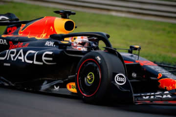 F1アブダビテストで、現行車と2026年タイヤ装着の改造マシンが同時走行へ。注目される“ミュールカー”のペース