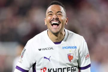 5戦連発のJ助っ人「帰化して」　代表GK攻略し得点ランク独走…今季ゴール数が「チームに並びました」