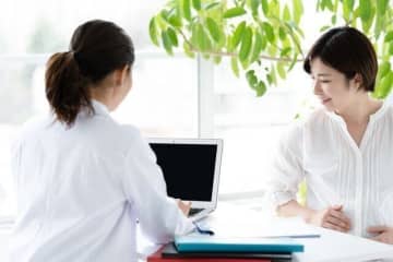 「健診に費用はかかる？」「母子手帳はいつもらえる？」妊娠初期のギモン解消Ｑ＆Ａ