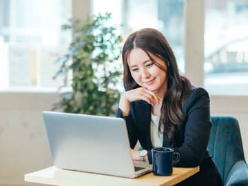 社内チャットで絵文字使用はOK？NG？オフィスでの絵文字の使い所とは