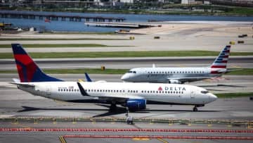 米航空会社が相次ぎ従業員解雇、保守活動家射殺めぐり「暴力を助長する」投稿