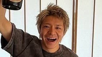 岸優太 “変装なし”で京都満喫のオフショット大量公開！自然体あふれる姿に「彼氏感えぐすぎ」「普通に京都を歩いてる」