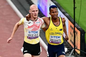 ３０００ｍ障害予選で肩を組んでゴール、けがした選手を助ける　東京世界陸上