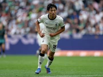 「試合の大部分で孤立していた」チームは０－４の大敗…不発に終わった昨季ブンデス11発の日本人FWに現地メディアは辛口「彼にとっては難しい仕事」