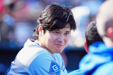 大谷翔平を前にし…由伸が「萎縮する??」　“謎の光景”で大喜利状態「邪魔ばっかしてw」