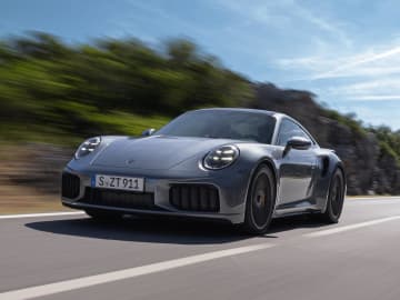 史上最強の新型「ポルシェ 911ターボS」が日本降臨！ 革新的T-ハイブリッド搭載でシステム最高出力711psを達成！！