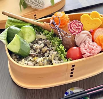 高菜やふりかけと炒めるだけ！お弁当にも◎な「超簡単チャーハン」の作り方
