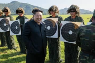 金正恩氏「首都防衛」狙撃部隊を視察