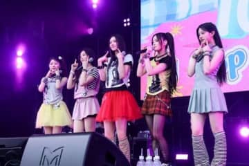 ILLIT「ROCK IN JAPAN FESTIVAL 2025」に登場！ファンの熱気に驚き“歌いながら魔法の呪文をかけた”