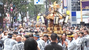 渋谷の祭りに人、人、人…「めちゃくちゃだね」外国人観光客は困惑　各地に長蛇の列　3連休最終日はUターンラッシュ