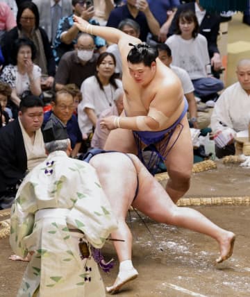 横綱、大関陣はそろって2連勝　大関とりの若隆景が初白星