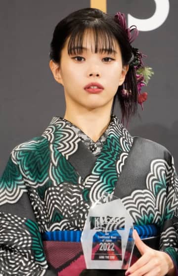 「大丈夫？？」アイナ・ジ・エンド、痛々しい姿に心配の声「え、そんなとこに」「めっちゃくちゃ痛いやつ」
