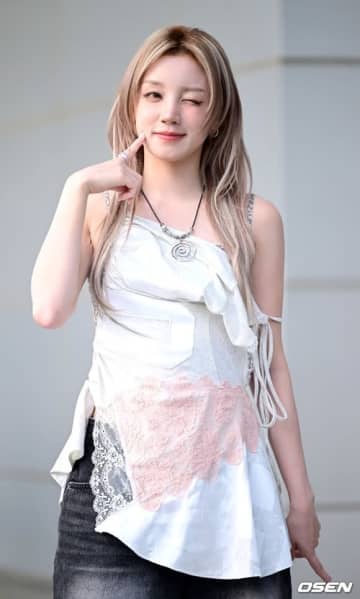 【PHOTO】i-dle ウギ、ラジオ出演のため放送局へ
