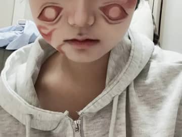 鬼滅・黒死牟のコスプレメイク中に、配達員が「ピンポーン！」→女性「この顔で出ないとダメなの？」まさかのオチが…