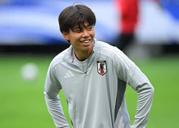 「最初に話しかけてくれた。とても良い人」トッテナム高井幸大の英語の先生は？ 日本アニメ大好きの同僚と大盛り上がり！自身の推しは進撃の巨人