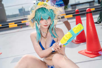 【コスプレ】「SAO」シノンが爽やかな夏の装いで暑さを吹き飛ばす！明るい笑顔で癒しを届ける美女レイヤーに熱視線【写真10枚】