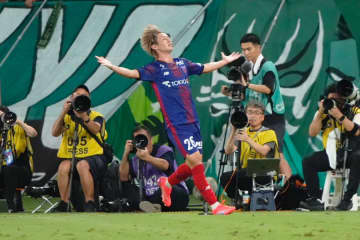 FC東京が6365日ぶり、リーグ戦の東京ダービー勝利！　試合終盤には一触即発も…長倉が決勝弾