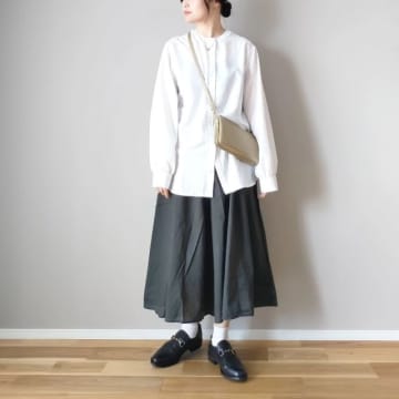 ゴールドのバッグは合わせやすい？ 失敗しない色合わせのコツを徹底解説