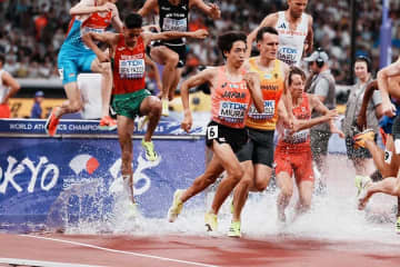 男子3000m障害の三浦龍司が8位入賞！　メダル争いも最終障害で急失速、国立5万人が大歓声【東京世界陸上】