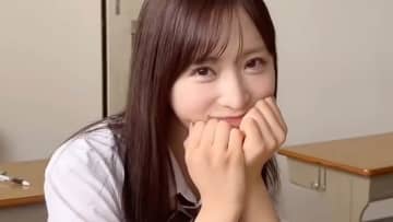 反則級の制服姿公開！AKB48小栗有以「ねえ、席近くで…」甘酸っぱい青春ショットに胸キュン♡「気絶するほどかわいい」同級生気分味わえる動画にファン悶絶！