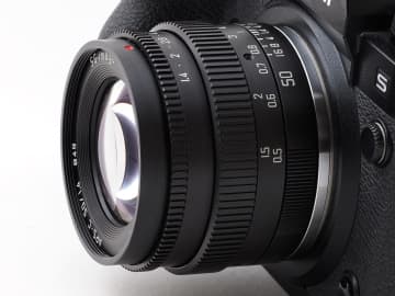 交換レンズレビュー：SG-image 50mm F1.4　1万2,000円前後で手に入る大口径F1.4の中望遠レンズ