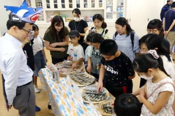 「親子おさかな教室」 干物工場で食育・調理体験 ヤマナカ×昭和