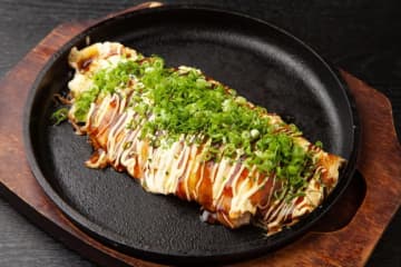 料理研究家ゆかり、”たっぷりチーズの”『キャベツ焼き』作り方を公開！自宅で簡単に”屋台の味”を堪能…やみつき確定の一品が主婦に大人気「ボリューム満点なのにヘルシーで大満足でした」「お腹も満たされビールにも合い最高でしたね…！」