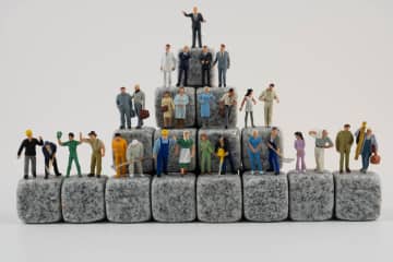 物価高に賃金の上昇は追いついている？ 日本の経済成長に必要なのは「所得の再分配」