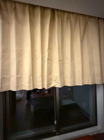 【短すぎるカーテン】なぜこうなった…己の勘を信じてカーテンを買った結果→大失敗。あるXユーザーの痛恨のミスが教訓すぎた