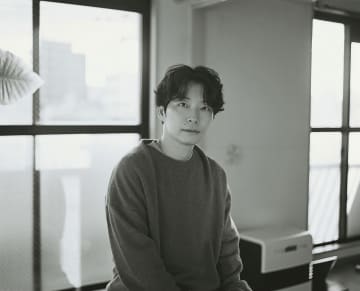 星野源、最新アルバム収録曲「2」MV公開　イ・ヨンジを迎え東京の多彩なロケーションで歌う