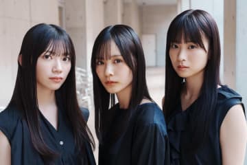 櫻坂46・四期生の9名、黒で統一した衣装に身を包む「B.L.T.11月号」表紙＆巻頭に登場
