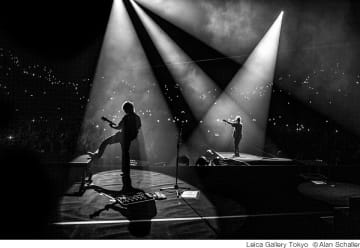 ワンオクのライブ風景やオフショットなど秘蔵写真がズラリ！「ONE OK ROCK」アラン・シャーラー写真展