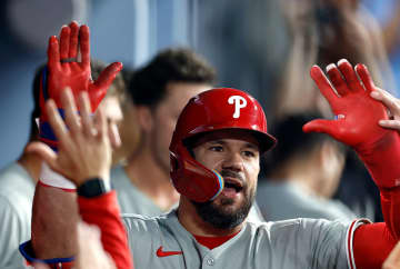 フィリーズがナ・リーグ東地区2連覇！　シュワーバーが3戦連発の53号先制弾　ドジャースとの白熱の延長戦に競り勝つ