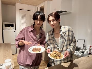 本多大夢&浜川路己が沖縄料理クッキングに挑戦！『宮古すば』を使った沖縄焼きそばとサーロインステーキを堪能
