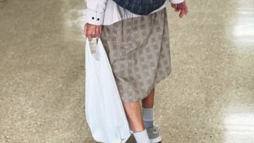 「月2.7万円の赤字」貯金を切り崩し、家も借りにくい…〈おひとりさま老後〉の過酷な日常