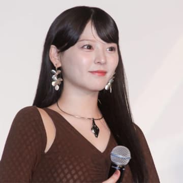 「透明感えぐ」齊藤なぎさ、色白美肌の映える最新ヘアSHOTに反響「久々のロング新鮮で激メロ」