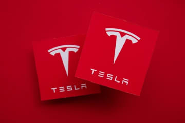 マスク氏がテスラ株を大量購入、その狙いは?