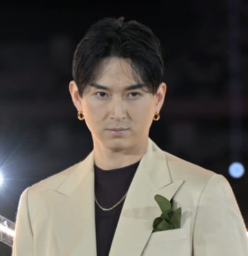松田翔太、夫婦ショットを公開→「絵になる2人」「仲良し夫婦ですね」と大反響