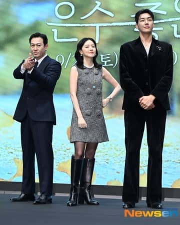 【PHOTO】イ・ヨンエ＆キム・ヨングァンら、新ドラマ「ウンスのいい日」制作発表会に出席