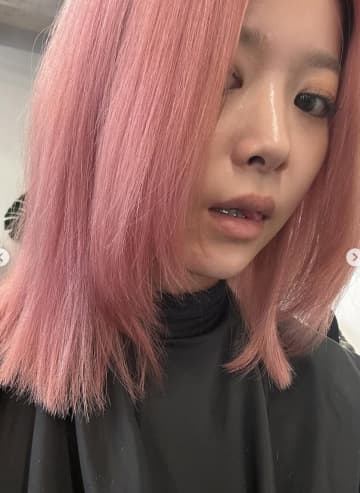 馬場ふみか、ピンクヘア＆歯ピアスで別人級の姿を披露！その変貌ぶりに「ピンク髪もいけてますね」とファン衝撃を受ける