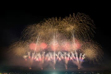 2025年秋祭り 予約困難な人気イベントへ楽々アクセス、JR東日本の観覧席付きツアーが便利すぎ！大曲の花火や高山祭へ行こう！