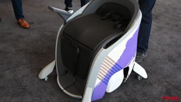 まるでSFの世界?! ホンダの未来型モビリティ「UNI-ONE」に試乗 | 本当に歩くように移動できたのか