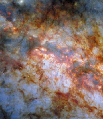 ハッブル宇宙望遠鏡が観測した“おおぐま座”の銀河「M82」の中心部