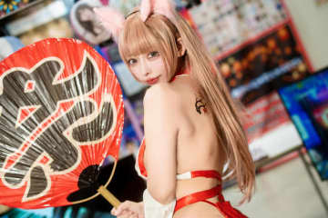 【コスプレ】お狐様、妖艶すぎませんか！？魅惑巫女に引き寄せられて長蛇の参拝客が出来上がる【写真8枚】