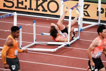男子110m障害、泉谷駿介が転倒8着　予選落ち→欠場繰り上げ急転出場も…無念の結末【東京世界陸上】